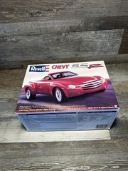 Revell #85-7691 Model kit Chevy SSR 1/25 Scale 2003 Kit New Complete