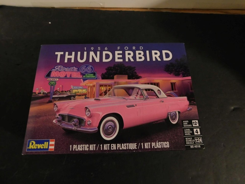 Revell 1:24 #85-4518 1956 Ford Thunderbird NIB