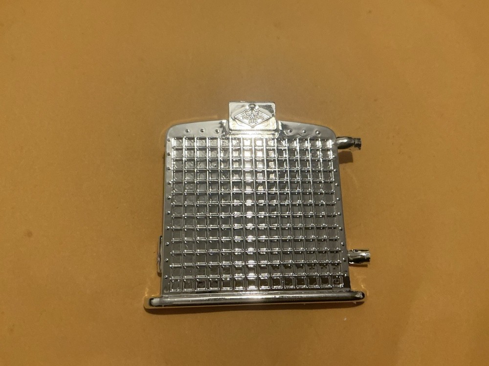 1 25 scale model parts Diamond Reo Grille Only