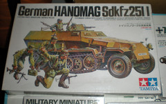 TAMIYA Military Mini Sdkfz251/1, 7.5cm Antitank, WWII & Modern US Army Infantry+