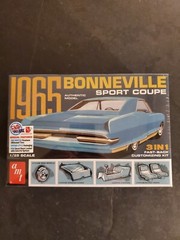 AMT 1:25 Scale 1965 Bonneville Sport Coupe 3 In 1 Fast Back