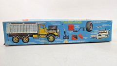 AMT 1/25 Autocar Dump Truck Model Kit DC9964B