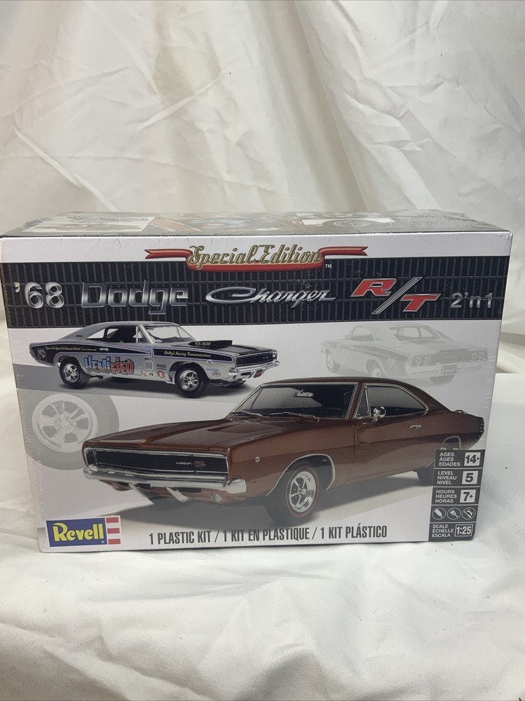 Special Edition Revell 1968 ’68 Dodge Charger R/T, Builds 1 of 2 Ways 1/25 4202