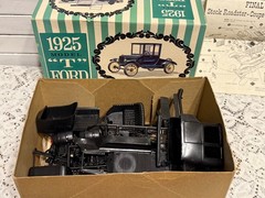 Vintage 1925 Model T Ford 1:25 Model Kit AMT Corporation 1960s Appears Complete