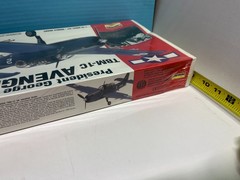 1:48 LINDBERG MILITARY FIGHTER PRESIDENT GEORGE BUSH TBM-1C AVENGER SEALED CO