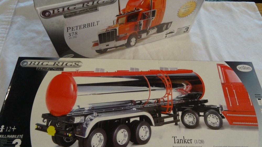 TESTORS:1/28 Big Rig Ultra Metal Series “PETERBILT 378, TANKER” Factory Sealed.