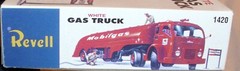 REVELL WHITE FRUEHAUF MOBIL GAS TRUCK MODEL KIT 1402 BOXED