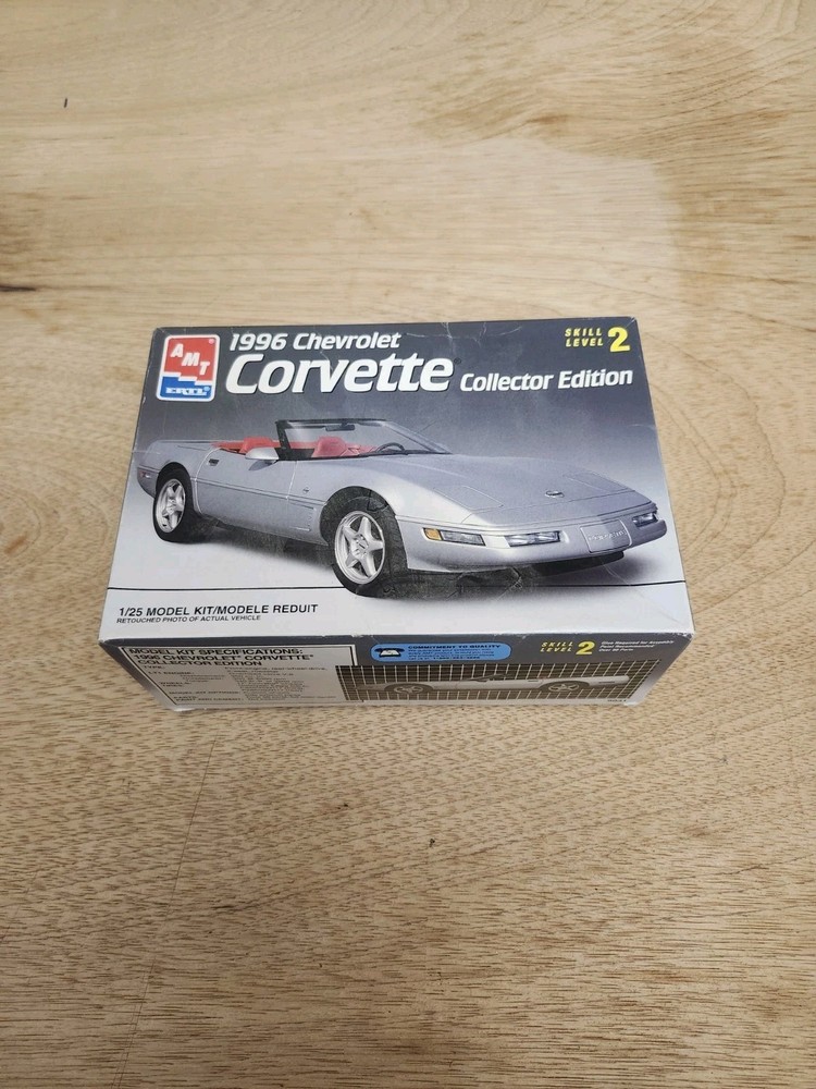AMT 1:25 96 CHEVY CORVETTE CONVERTIBLE COLLECTOR EDITION MODEL KIT