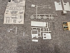AMT Budweiser 1923 T Delivery Van #2401 1:25 Model Kit (unbuilt / missing 1 lens