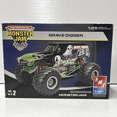 AMT Ertl Monster Jam Grave Digger Monster Truck 1:25 Model Kit 38184
