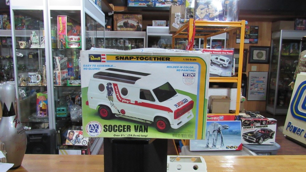 1979 Revell Ford Van 1/20 AYSO Soccer Football Fifa model kit Rare FR SH