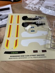 VTG Revell ’71 Hemi Cuda Street Machine 1:24 Model Kit 85-2984 Parts Sealed