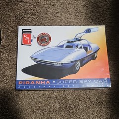 AMT PIRANHA SUPER SPY CAR 1/25 SCALE MODEL KIT ORIGINAL ART SERIES (blue)