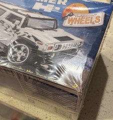 Revell 85-2867 Model kit Hummer H2 Box open kit Factory Sealed 1/25 scale 2005