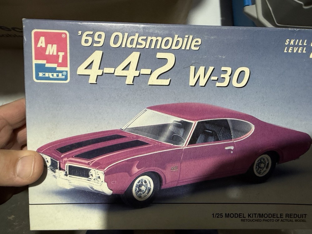 1:25 AMT ERTL 1969 OLDSMOBILE 4-4-2 W-30 MODEL KIT 2 IN 1 New Open Box 8232