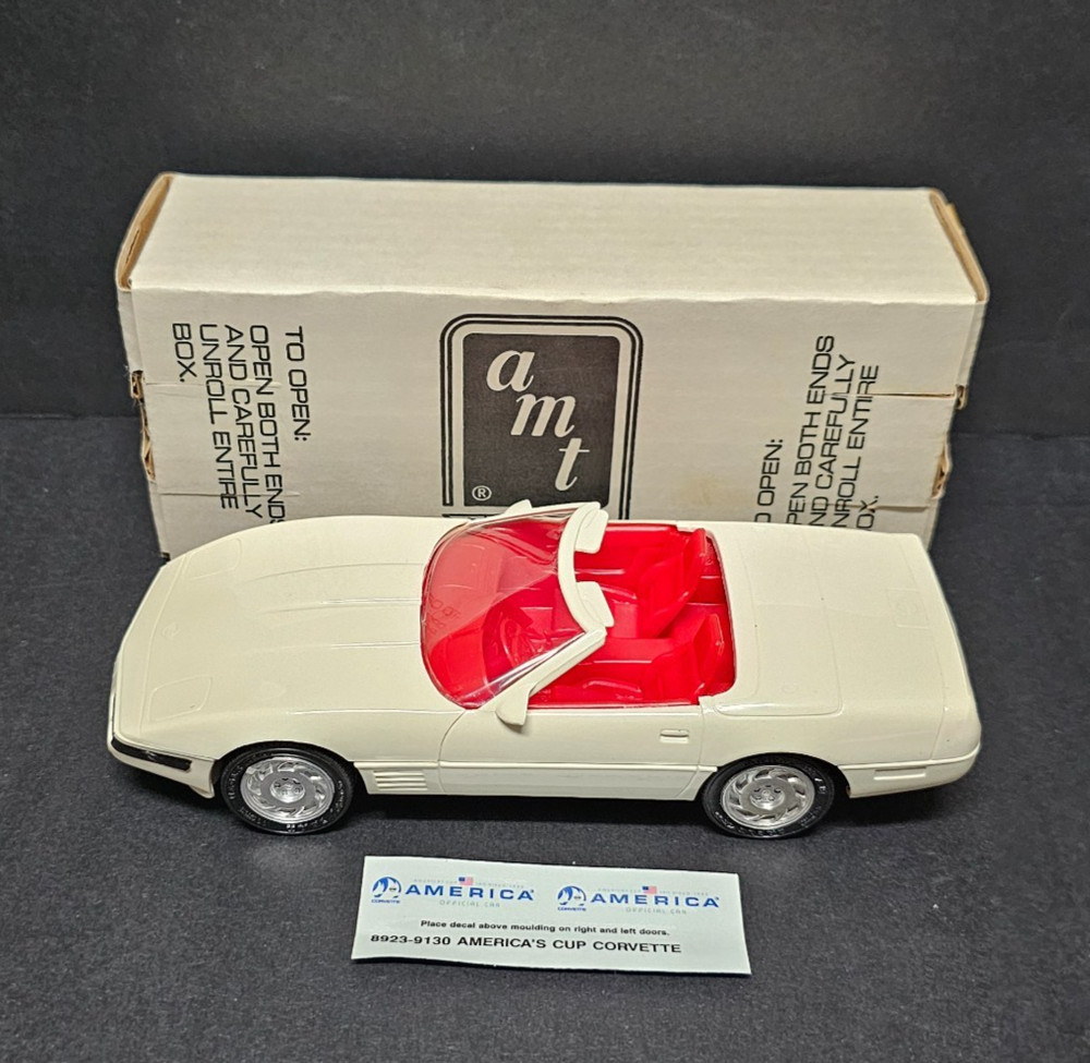 AMT Ertl America Corvette Convertible Artic White #8923 C4 Dealer Promo Car