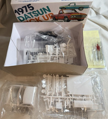 MPC 1975 DATSUN PICKUP Truck 1:25 Model Kit MPC872, 3 Ways