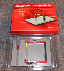 Snap on Garage Series Twin Post Lift TSM 08001- 1/43 Scale