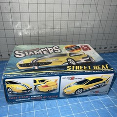 1:25 Snapfast 1998 Chrysler Concorde “Street Heat” Slammers AMT – Factory Sealed
