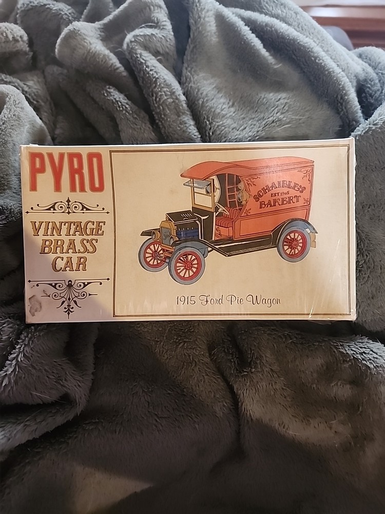 SEALED VINTAGE NOS PYRO VINTAGE BRASS CAR 1967, 1915 FORD PIE WAGON MODEL KIT