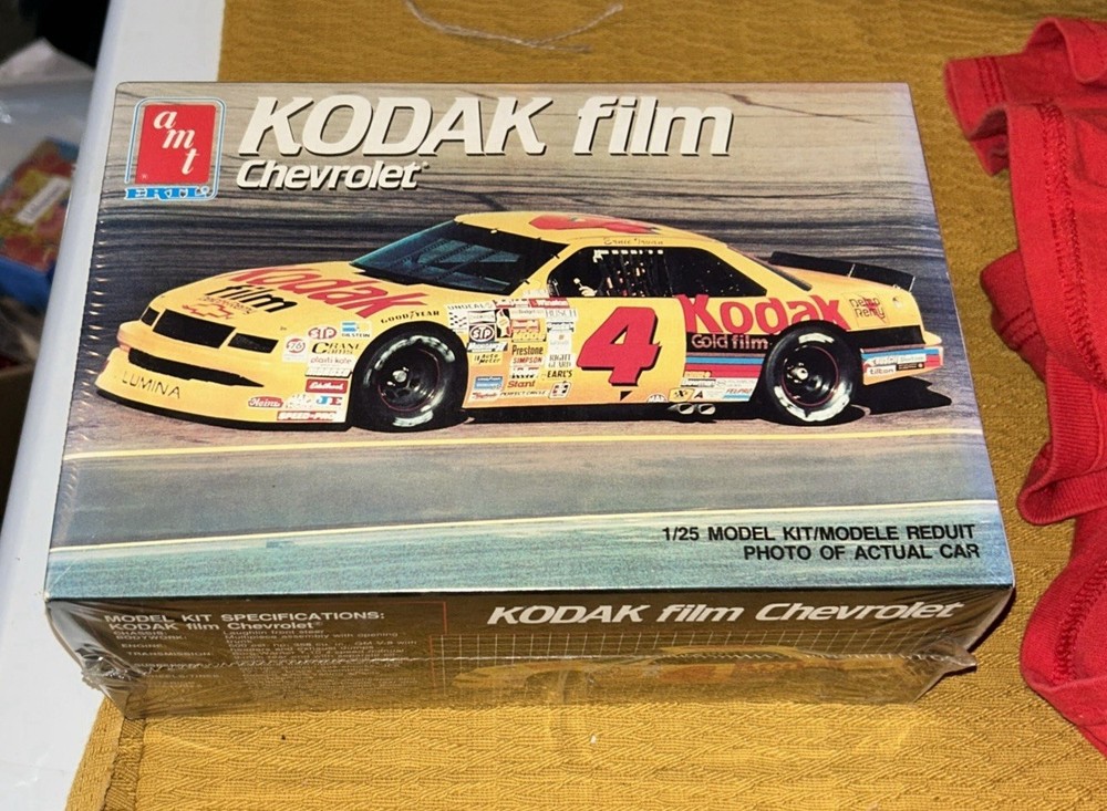 NIB NASCAR – ERTL AMT 1/25 Kodak film Chevrolet Ernie Irvan #4 Model kit #6727