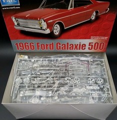 AMT Ertl 1/25 Scale 1966 Ford Galaxie 500 Model Car Kit New Open Box Complete