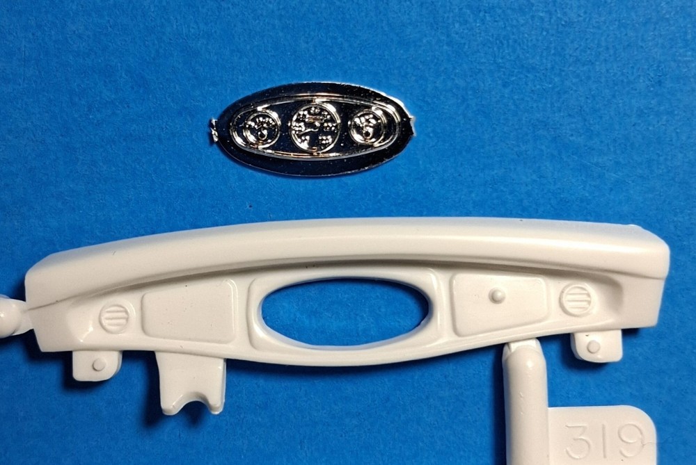 32 FORD SPEEDWAGON – DASH AND GAUGES – REVELL 7606 – MODEL CAR KIT PARTS LOT