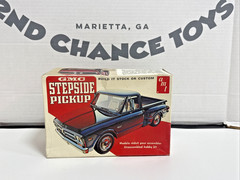 AMT 1972 GMC STEPSIDE PICKUP MODEL TRUCK 1:25 Model #T409 *Read*