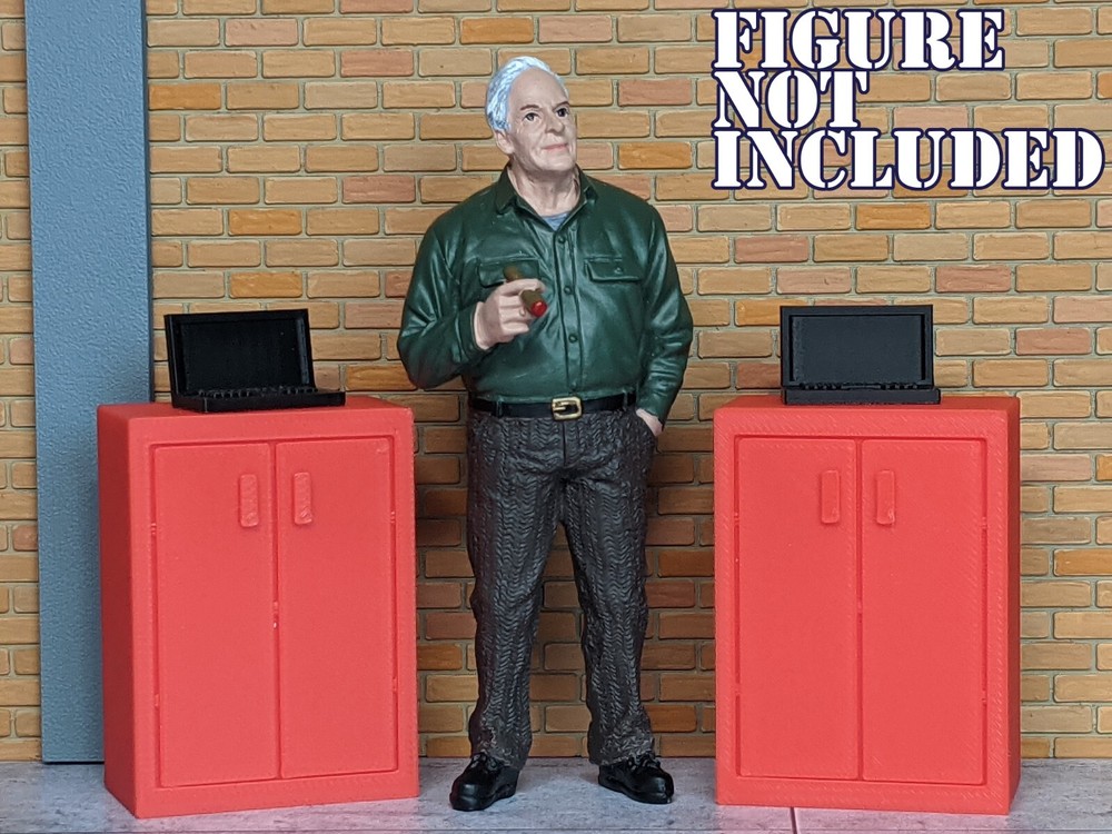 1/18 Scale Computer Stand with Laptop – For car repair shop diorama (set of 2)