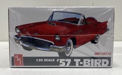 AMT 1957 Ford Thunderbird ’57 T-Bird 1/25 Scale Model Kit Retro Deluxe Sealed