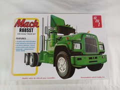 AMT AMT1039 MACK R685ST Collectables 17+