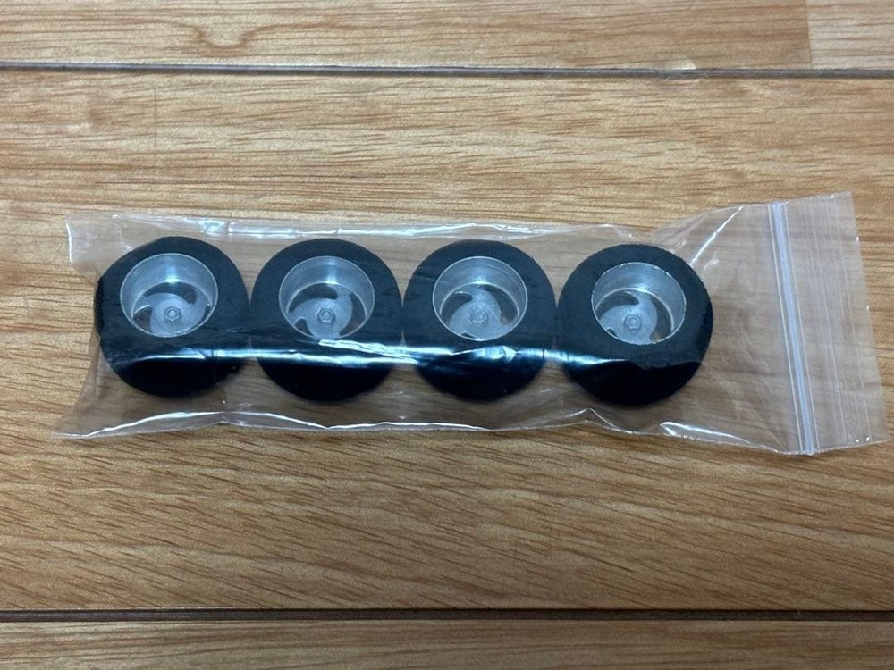 Vintage TAMIYA Mini 4WD Aluminum Narrow Wheel Set with Sponge Tires (4 pcs)