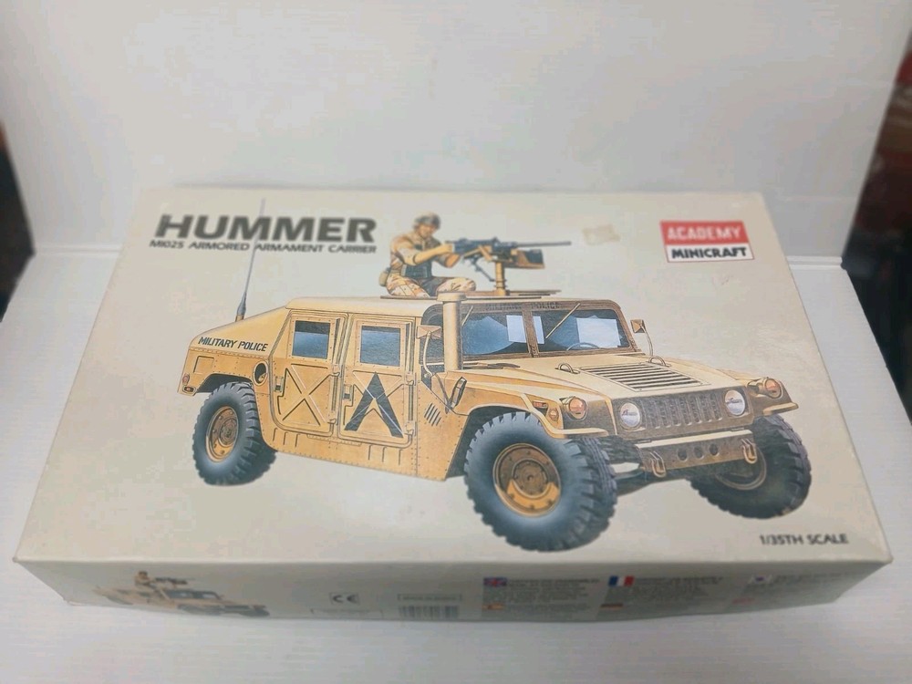 Academy 1350 Hummer M1025 Armored Jeep 1:35 Scale Model Minicraft Open Box