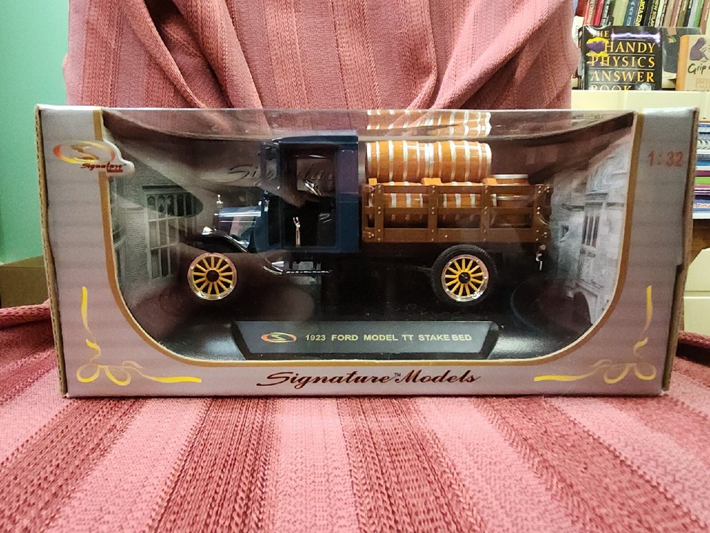 SIGNATUES MODEL’S 1923 Ford TT Stake Bed