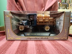 SIGNATUES MODEL’S 1923 Ford TT Stake Bed