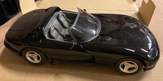 1:25 Scale AMT Ertl Plastic Model Car #6128 1993 Dodge Viper RT/10