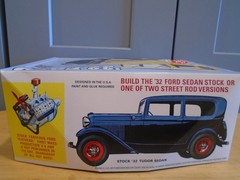 AMT 1414 1/25 SCALE ’32 FORD TUDOR SEDAN NEW IN DAMAGED BOX