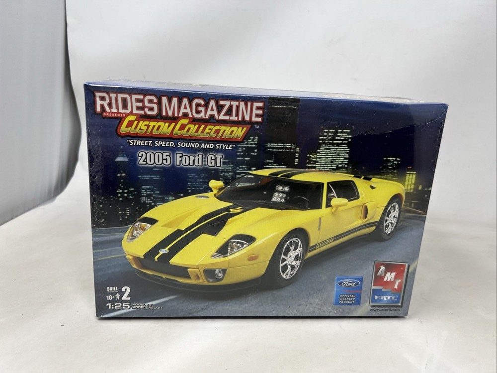 AMT 2005 Ford GT 1:25 Plastic Model Kit Skill 2 Rides Magazine 38480