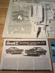 Monogram 1969 Dodge Super Bee 440 Six Pack 1/24 Scale Plastic Model Kit (B255)
