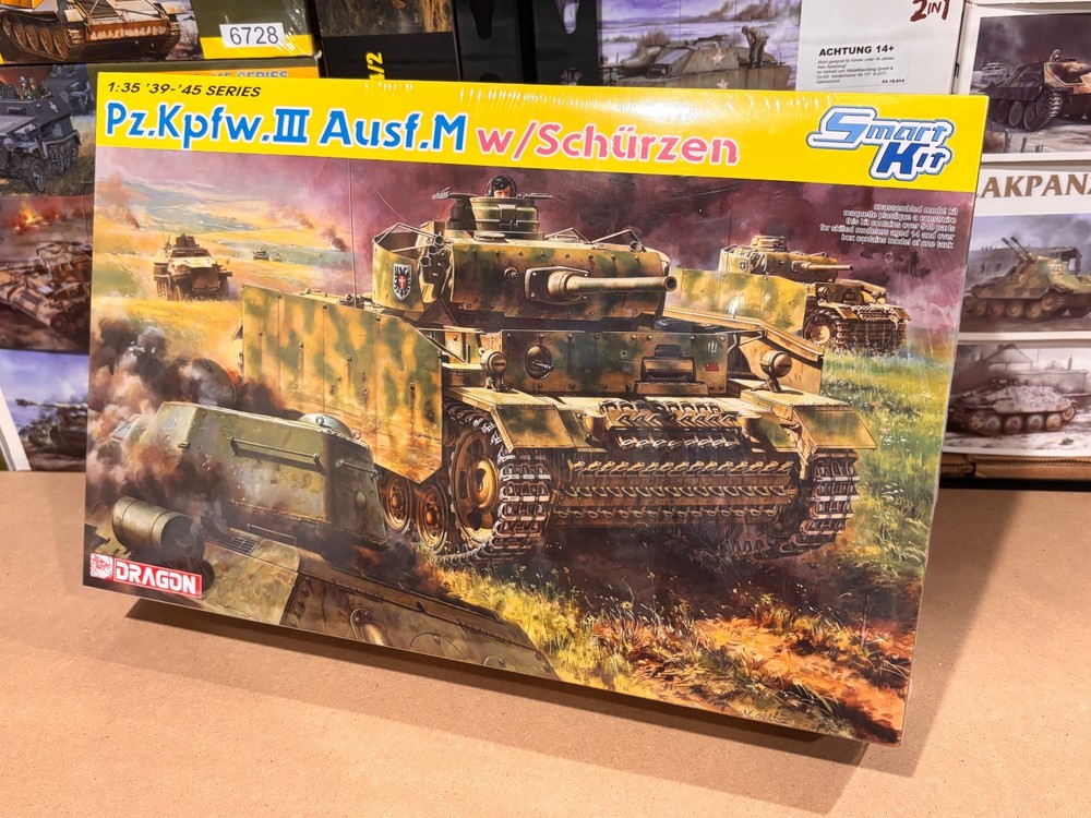 Dragon Models 6604 1/35 Pz.Kpfw.III Ausf.M w/Schurzen Smart Kit