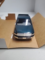 1995 Dodge Ram 2500 Emerald Green/Silver dealer promo 1/25 AMT Ertl