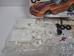 MPC Model 1975 Corvette Coupe Model Kit #1-7505 Vintage 1/25 Ready To Build