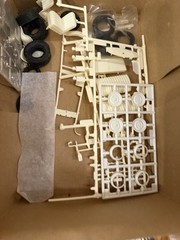 Revell 85-2169 – 1931 Ford Model A Sedan Hot Rod 2 ‘in 1 kit Parts