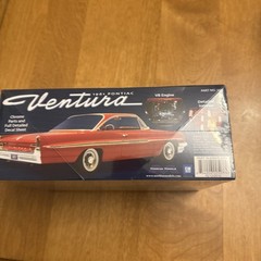 Moebius Models 1961 Pontiac Ventura 1:25 Model Kit #1211