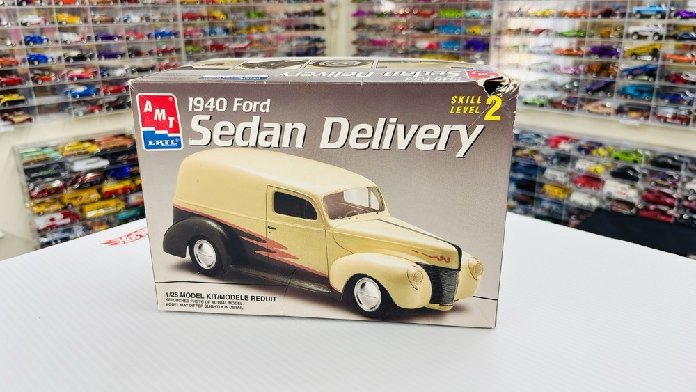 NEW AMT 1940 Ford Sedan Delivery 1:25 Kit # 8215 Open Complete See Photos
