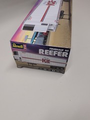 Revell Kit 14541 Scale 1:32 Fruehauf 40′ Reefer Semi Trailer Polar Ice Sealed