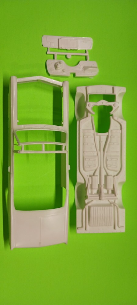 1965 Pontiac GTO 1/25 AMT Convertible Body Shell Frame Chassis Model Car Part