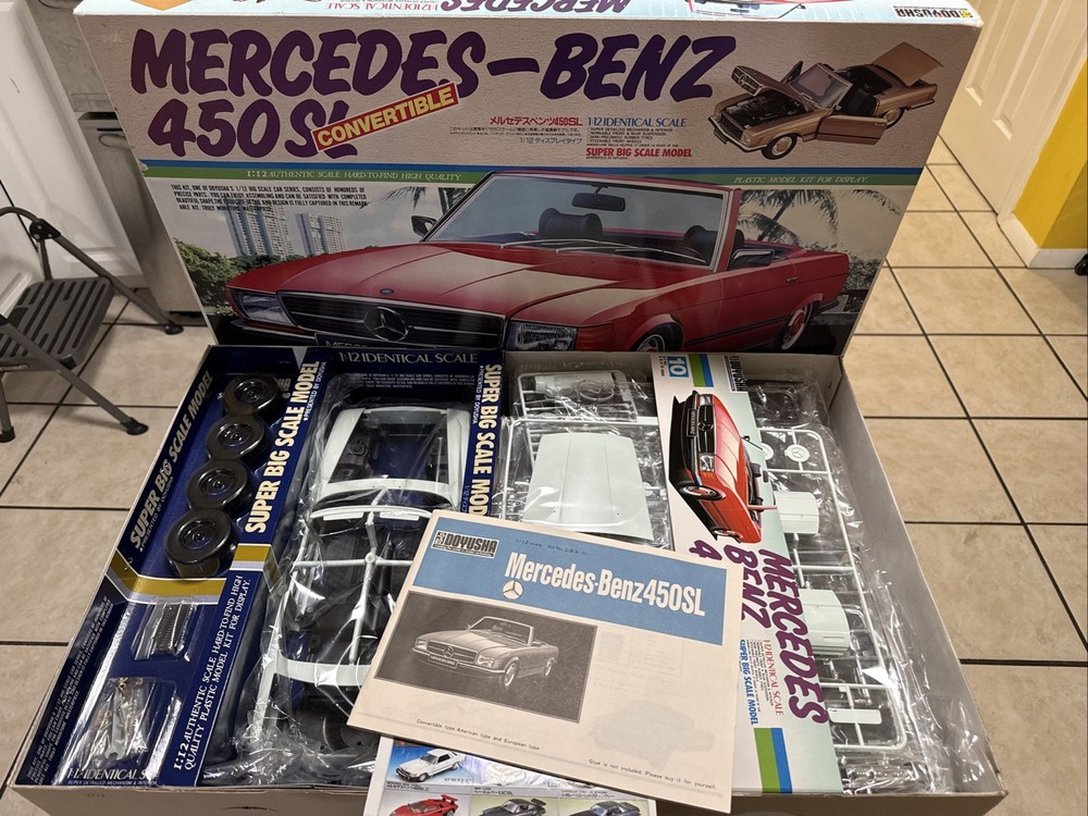 Mercedes Benz 450SL Scale Model