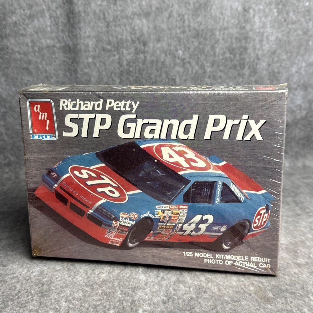 1990 AMT #43 Richard Petty STP Grand Prix 1/25 Scale Model Kit #6728-SEALED BOX