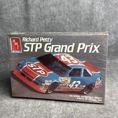1990 AMT #43 Richard Petty STP Grand Prix 1/25 Scale Model Kit #6728-SEALED BOX